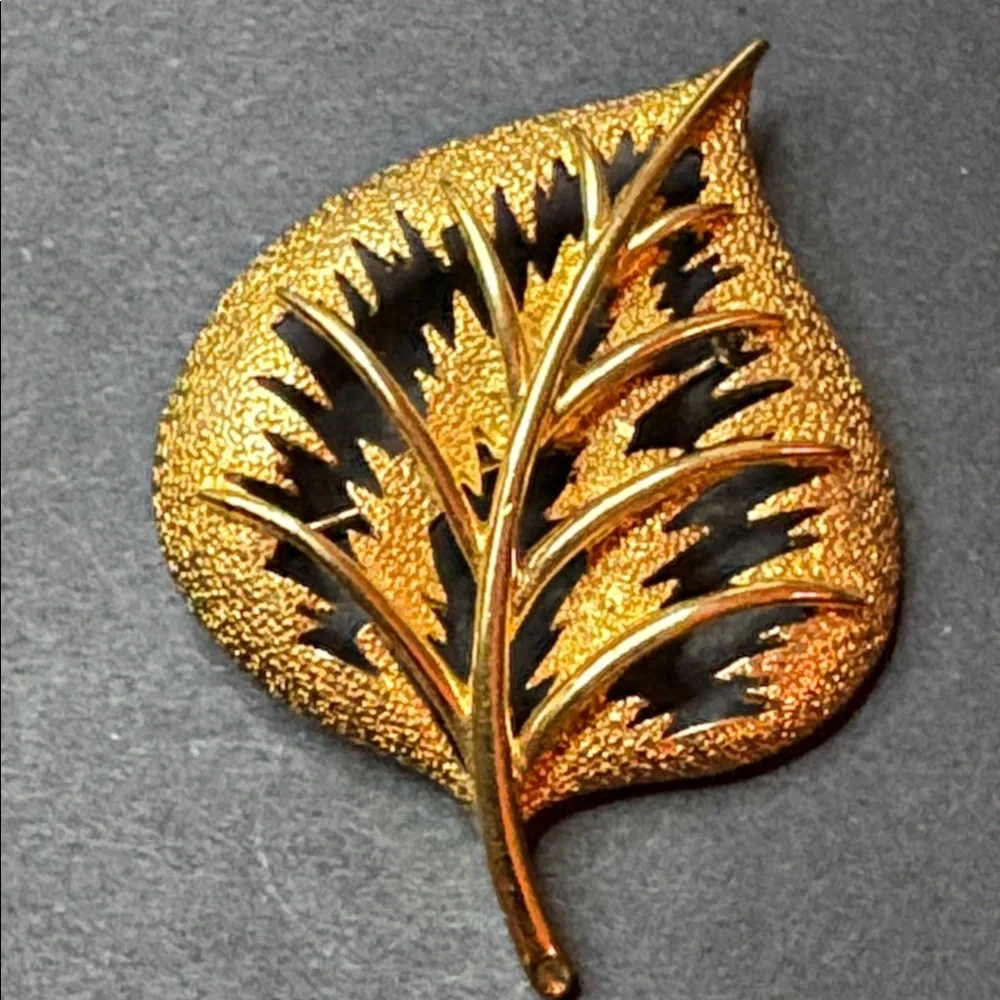 Vintage Allison Reed textured gold tone open work leaf brooch